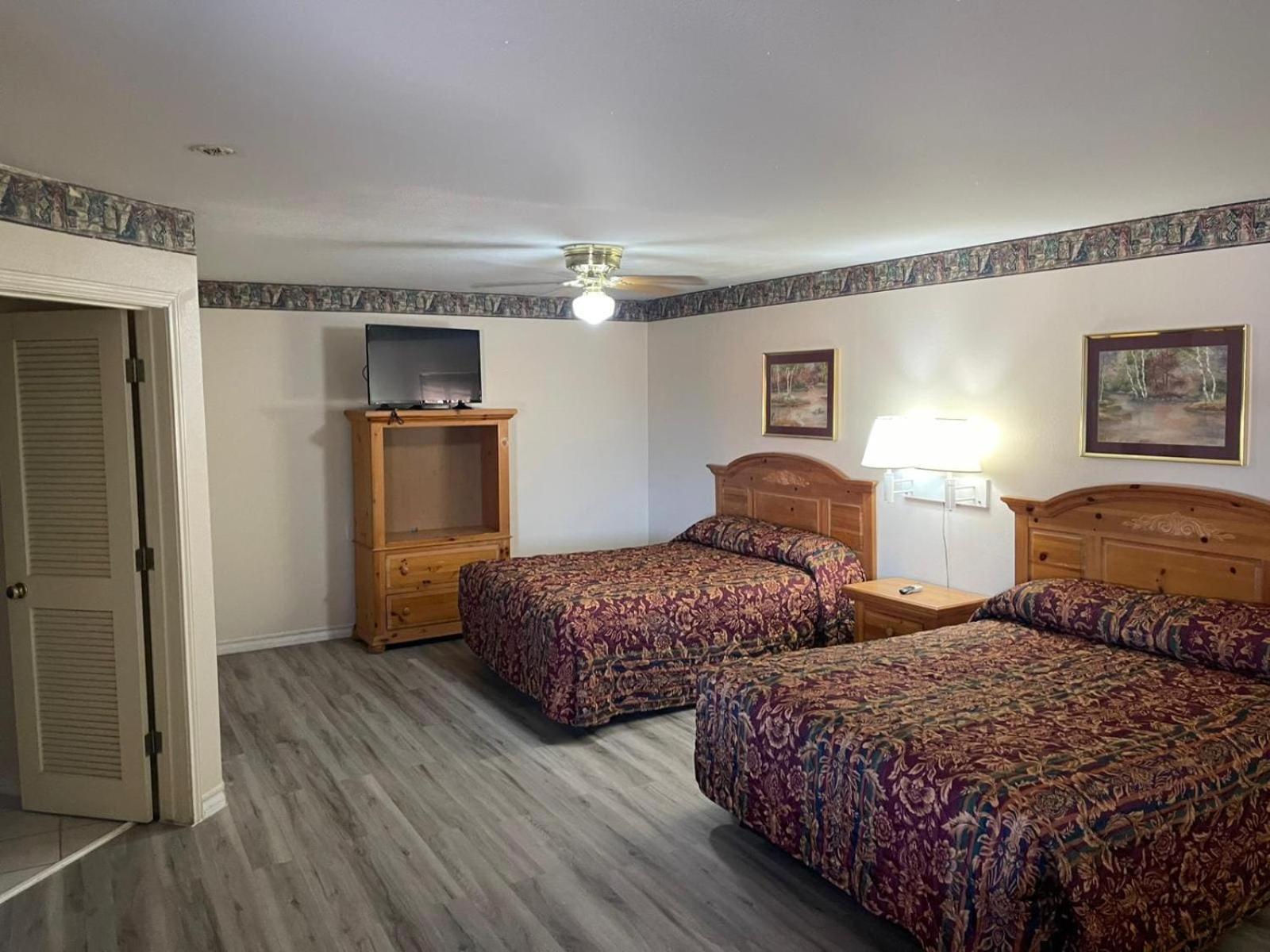 Lakeside Inn & Suites By Oyo Mathis I 37 Bagian luar foto